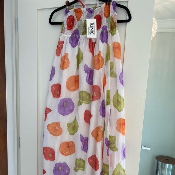 Ladies White Maxi summer dress in size medium never being worn with tag - Picture 3 of 4